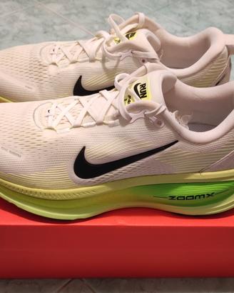 Nike Vomero 18 - Taglia 44 EU (28 cm)