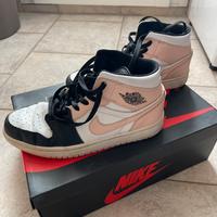 Jordan 1 Mid Rosa e nere