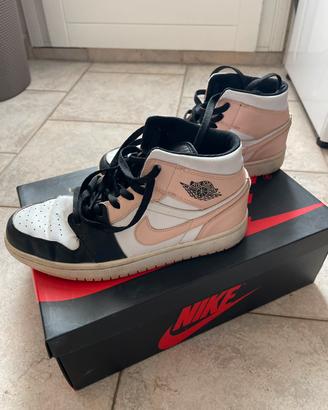 Jordan 1 Mid Rosa e nere