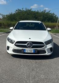 MERCEDES BENZ CLASSE A 180d SPORT OK NEOPATENTATI