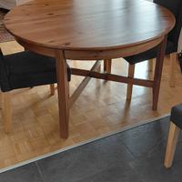 Tavolo da pranzo con sedie