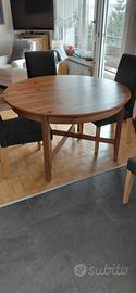 Tavolo da pranzo con sedie