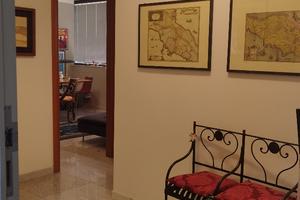 Ufficio luminoso centrale e comodo