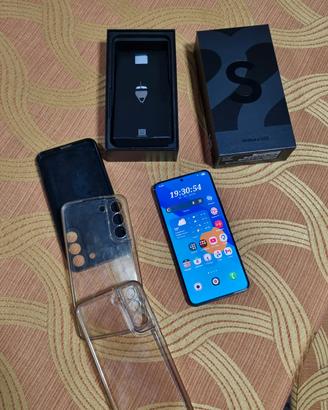 Samsung s22.    128 GB