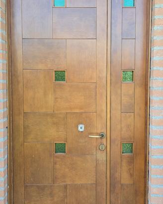 Portoncino d'ingresso con doppia chiusura in legno