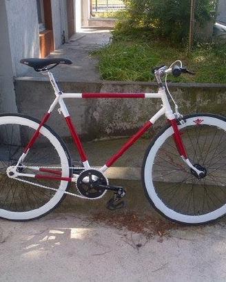 Bicicletta scatto fisso