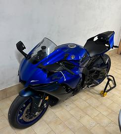Yamaha R1 2024