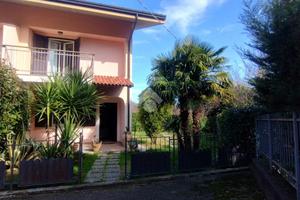 VILLA A SCHIERA A MARANO PRINCIPATO