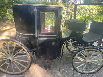 Coupé (o Brougham a finestratura curva)