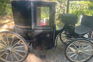 Coupé (o Brougham a finestratura curva)