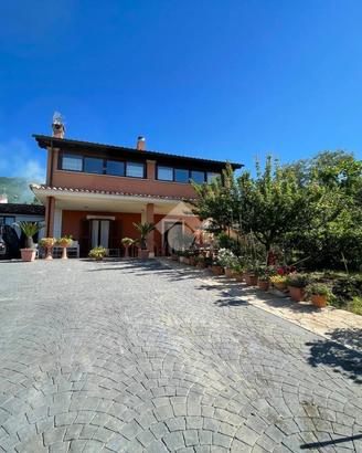 4 LOCALI A TREVIGNANO ROMANO