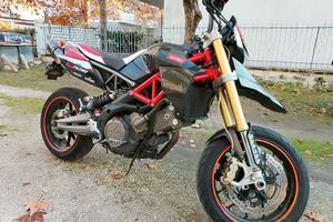 Aprilia Dorsoduro 750 Factory 