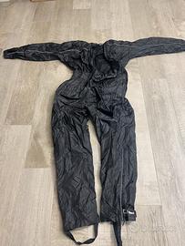 Tuta intera anti vento anti pioggia  leggere bene