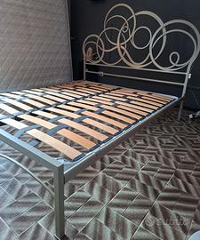 Letto matrimoniale in ferro battuto