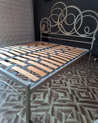 Letto matrimoniale in ferro battuto