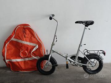 Bici pieghevole con borsa