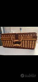 Cestico picnic con stoviglie