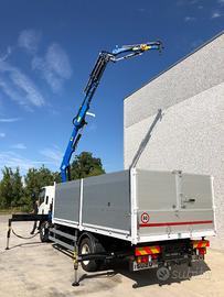 Isuzu 75q con gru DN 8.7 S3J2 con PLE