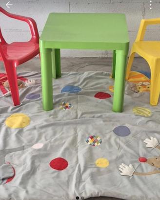 tappeto sedie e tavolo 