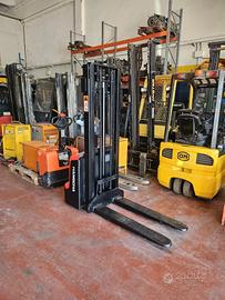 Stoccatore elettrico 1200kg con batterie di semi t