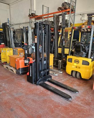 Stoccatore elettrico 1200kg con batterie di semi t