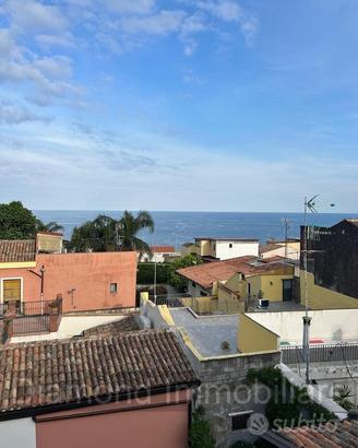 Casa singola con terrazza ad Acireale centro