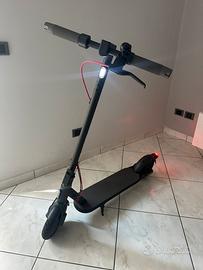 Monopattino Xiaomi Electric Scooter 4 Lite