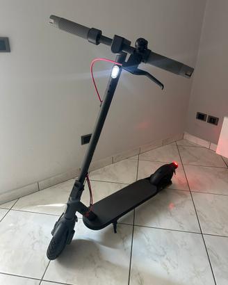 Monopattino Xiaomi Electric Scooter 4 Lite