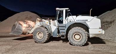 Pala gommata Liebherr 580