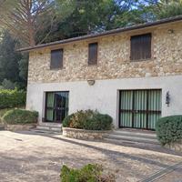Casale con giardino