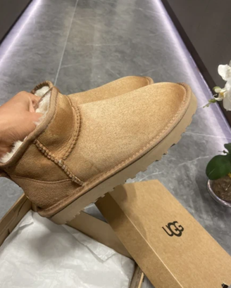 Stivaletti UGG Ultra Mini da donna  castagna 38