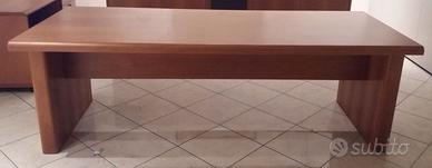 scrivania da ufficio in legno