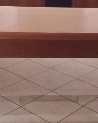 scrivania da ufficio in legno