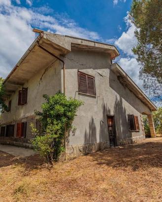 Villa da ristrutturare in una posizione