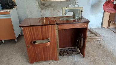 macchina da cucire Necchi 