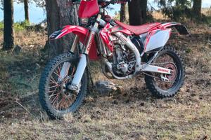 Honda CRF 450 targato