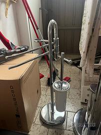 Porta asciugamano in metallo con spazzola per wc