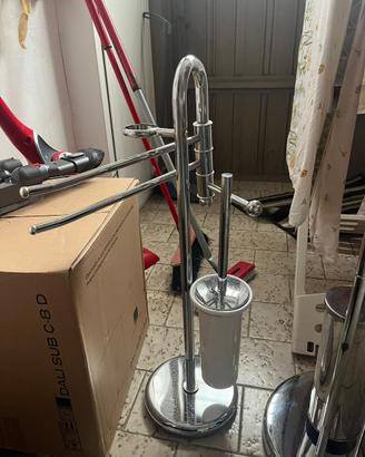 Porta asciugamano in metallo con spazzola per wc