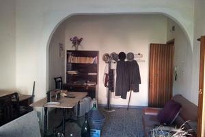 Macomer pressi Conad, trilocale da ristrutturare