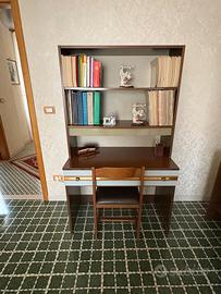 Scrivania e sedia in legno e pelle