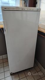 Congelatore verticale a cassetti 