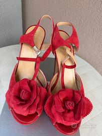 Sandali in camoscio rosso con tacco alto/plateau