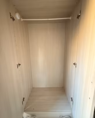 Armadio, scrivania e comodino