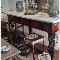 Coppia di consolle di legno con marmo