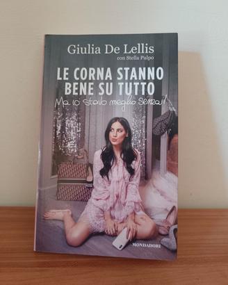 Libro GiuliaDeLellis-Le corna stanno bene su tutto