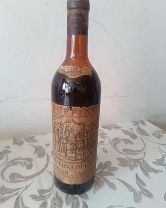 Bottiglia di vino Ruffino Chianti Classico