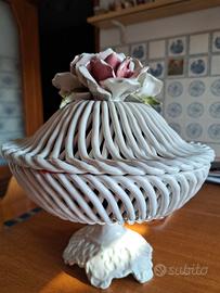 Vecchio centrotavola in ceramica