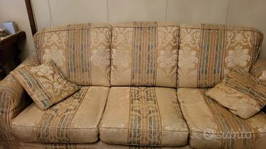 tre divani a due e tre posti  a Salerno