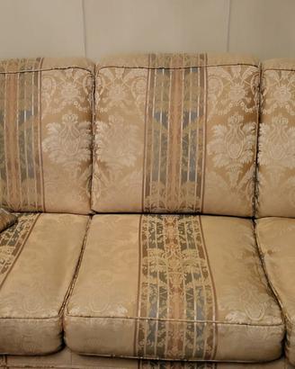 tre divani a due e tre posti  a Salerno