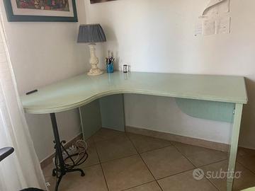 Scrivania in legno 